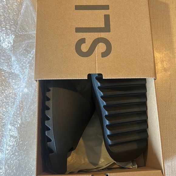 NIB Yeezy slides by Adidas size 8 mens - Picture 3 of 5